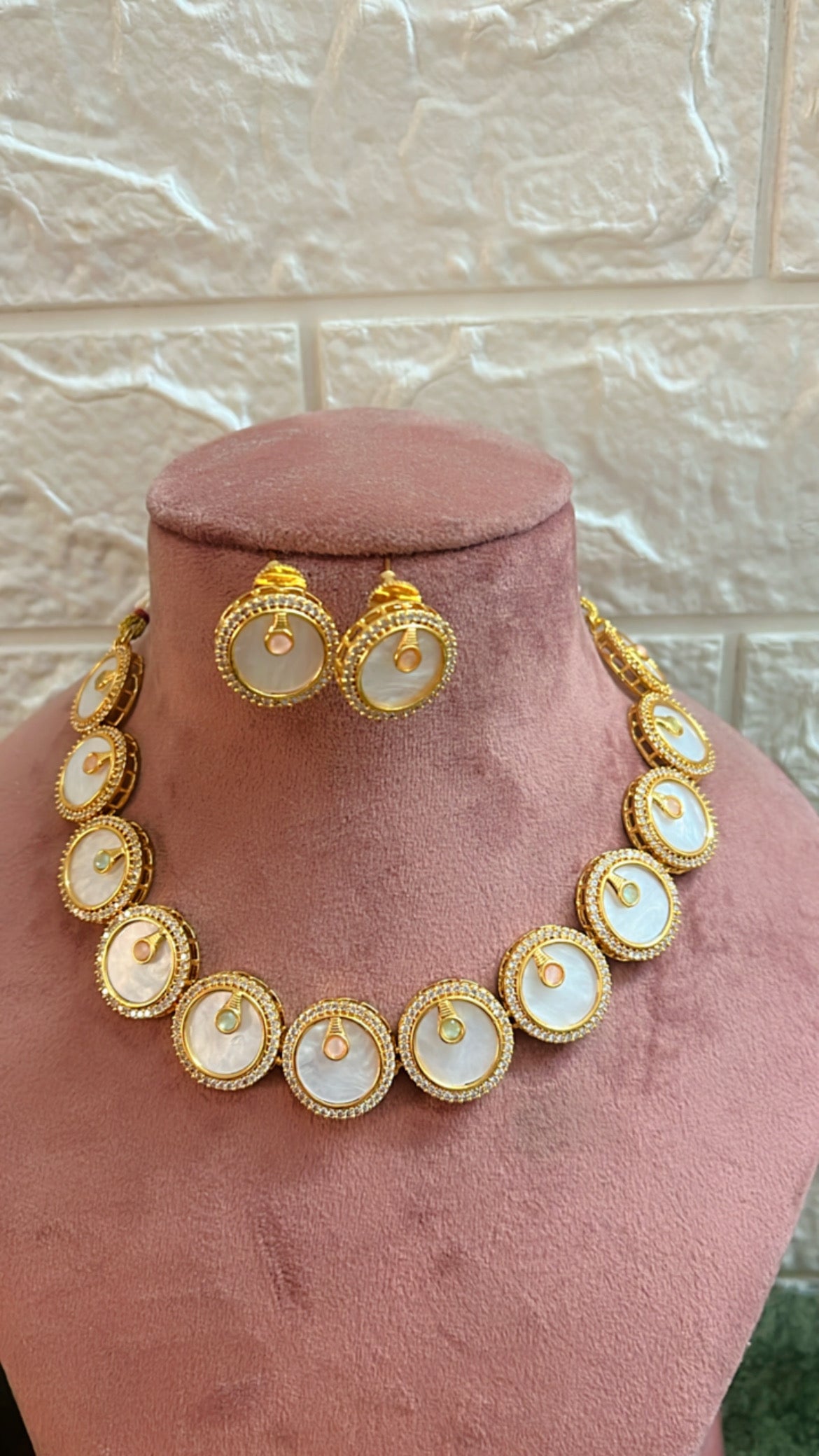 Pearl Lavya Necklace Set.