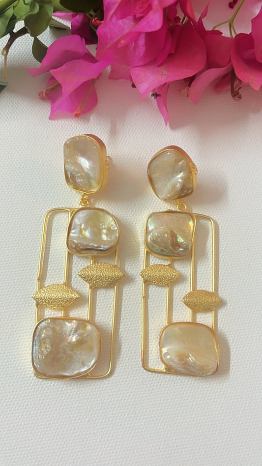 MOP Banni  Earring