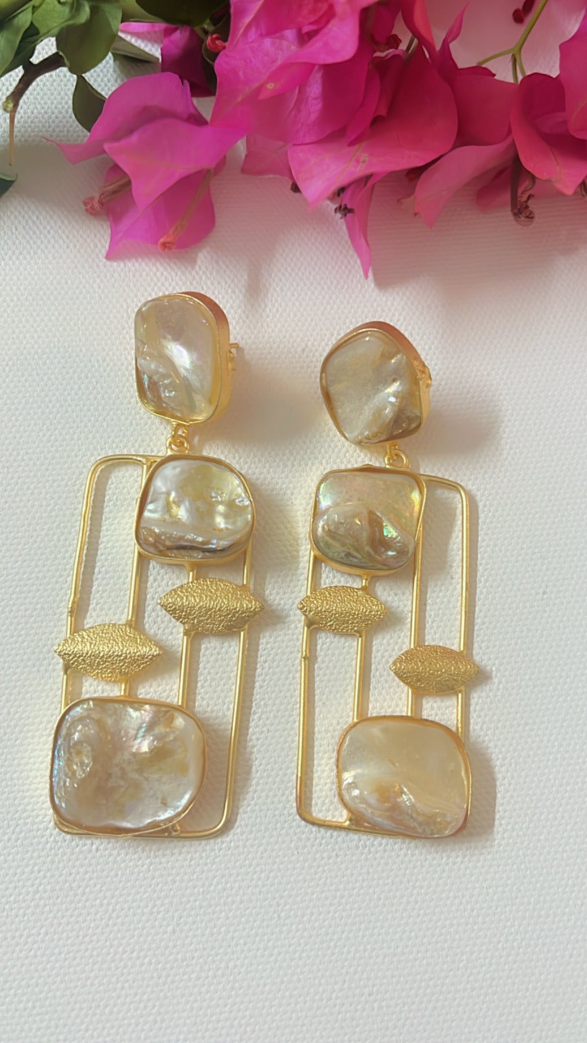 MOP Banni  Earring