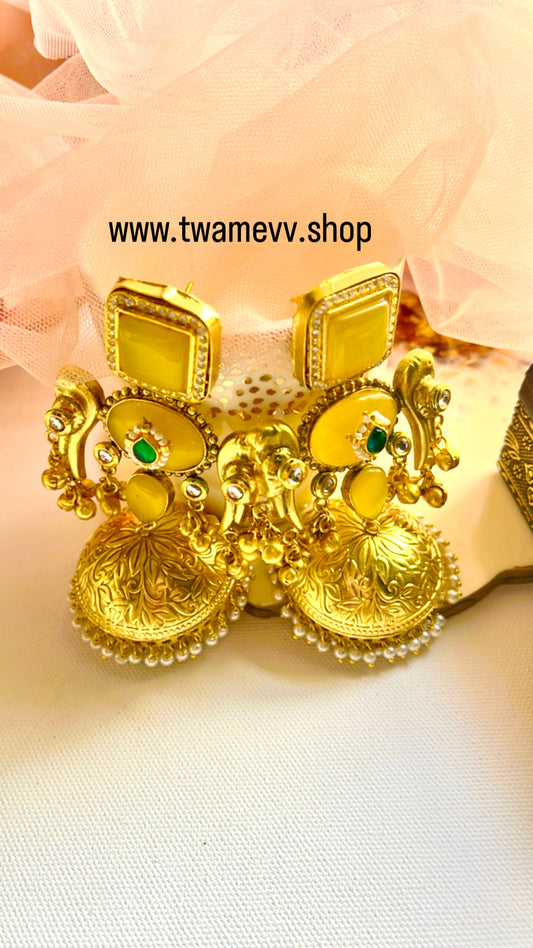 Jinisha Golden Jhumka Earring