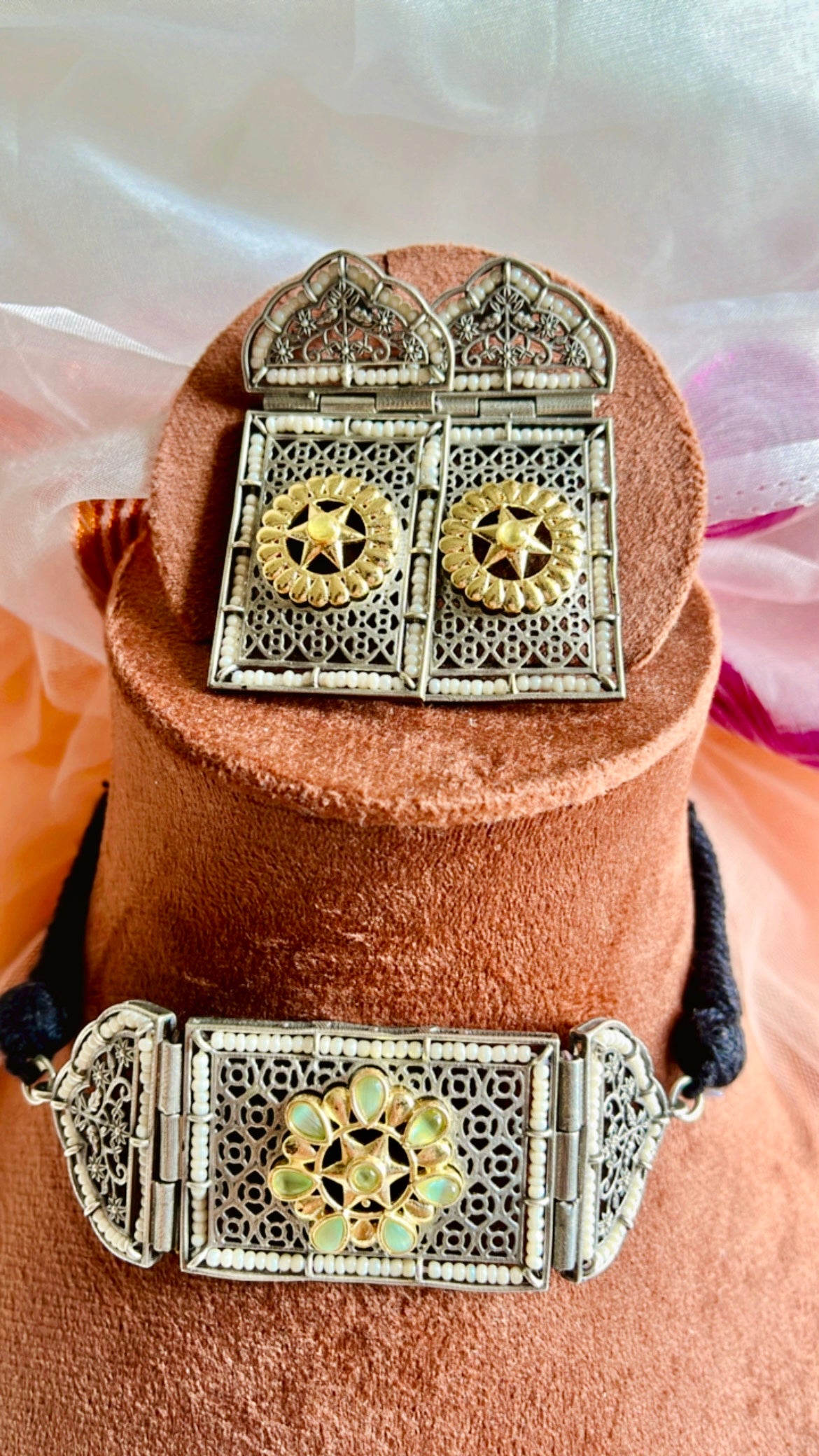 Jharoka Neckpiece Set