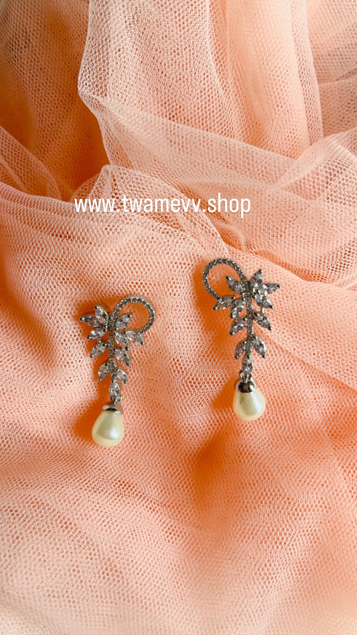 Zoya Earring