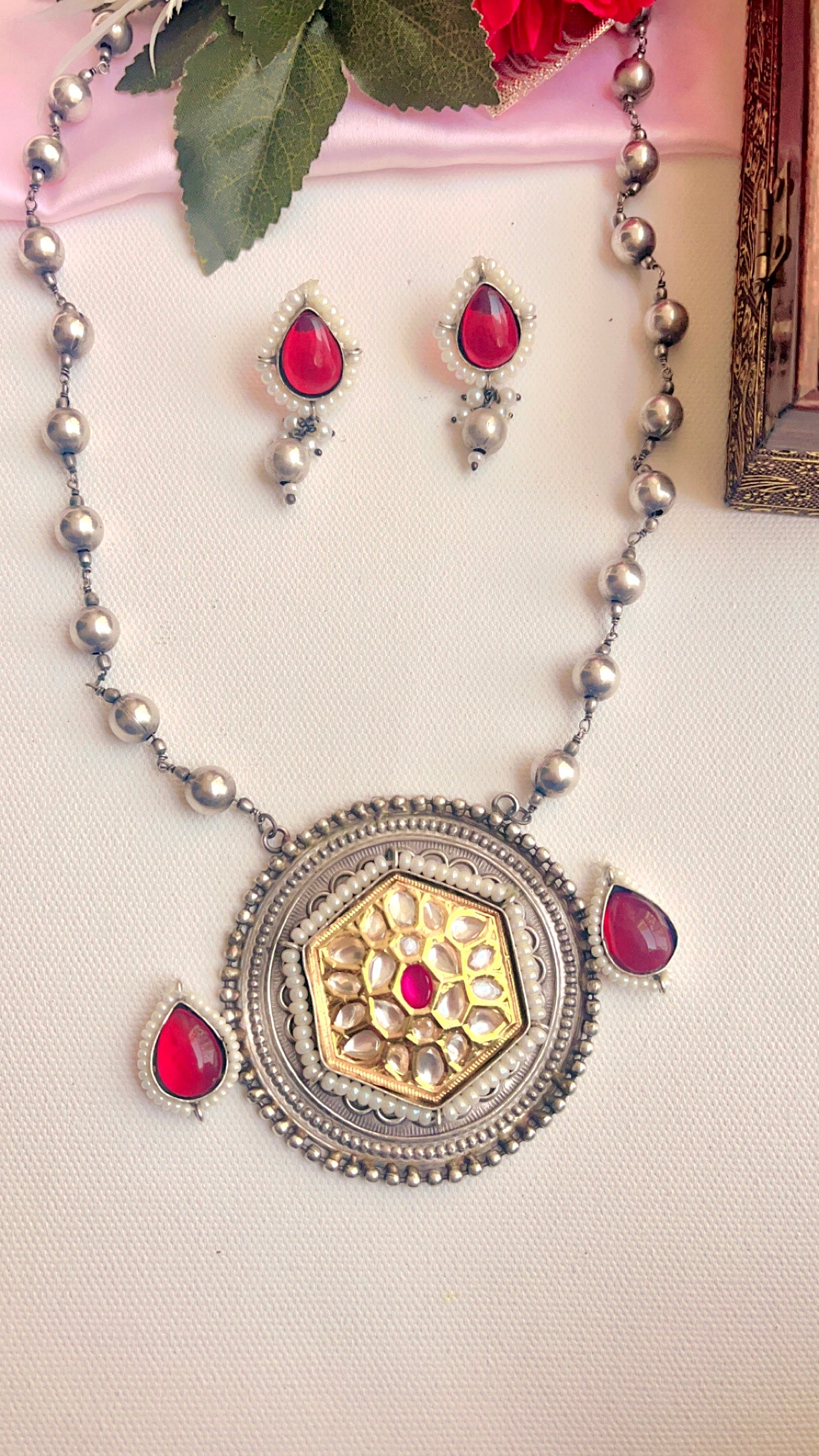 Urvashi Silver Neckpiece Set